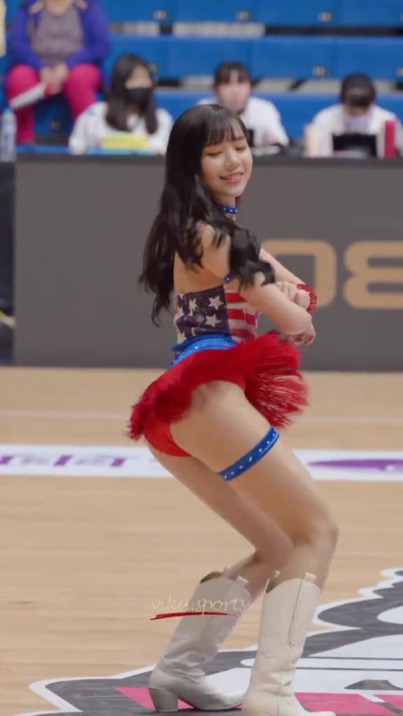 最好的啦啦隊(duì)小姐姐！自信，健康充滿活力！